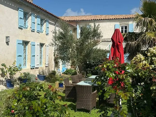 Maison 8 pièces 233 m²