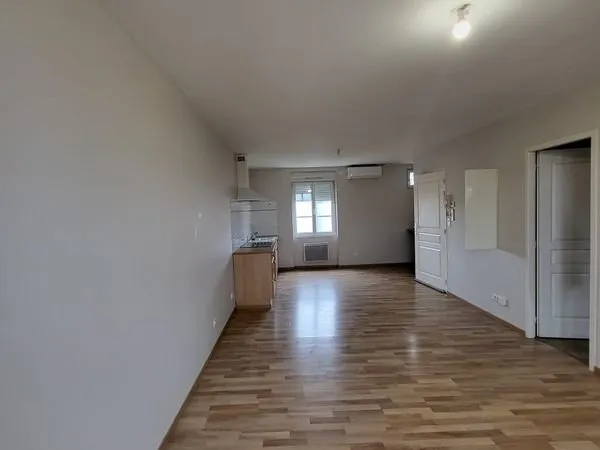 Location appartement T2 51 m² non meublé avec cuisine équipée, 580 C.C