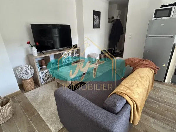 APPARTEMENT F2 + PARKING À LOUVRES