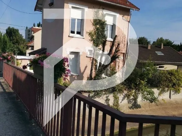 Local commercial 1 pièce 45 m²