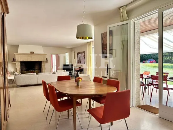 Maison 10 pièces 284 m²