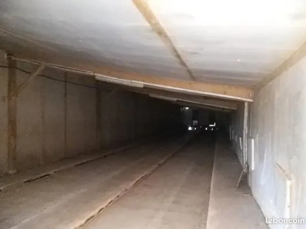 Grand entrepôt 300 à 600 m² - idéal artisan / stockage - Perche (28400)