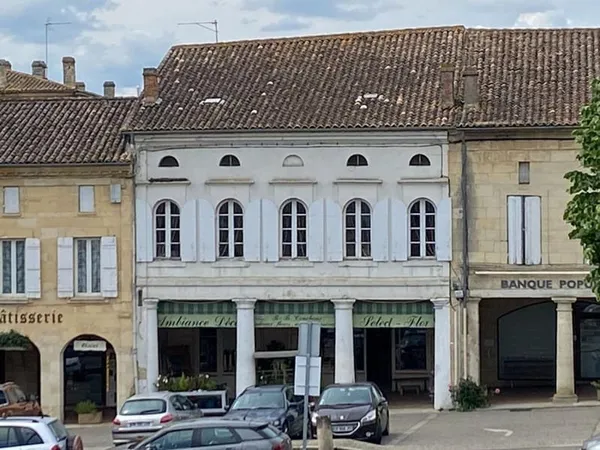Belle maison de village avec un local commercial / fort potentiel à Sauveterre de Guyenne