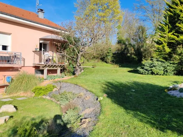 Maison- 8 pieces - 165 m2