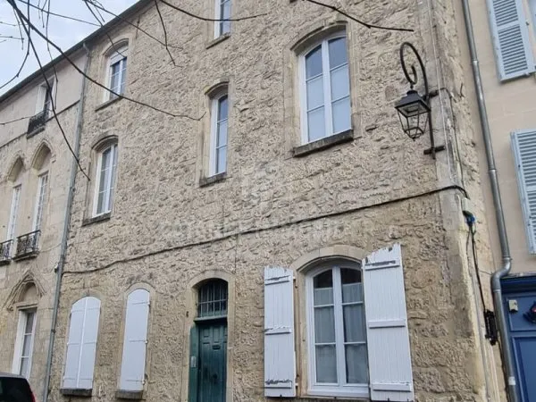 CREPY EN VALOIS - STUDIO - 24 m2 en rez-de-chaussée, dans un quartier calme et historique