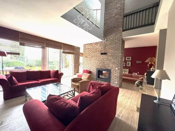 Villa 7 pièces 274 m²
