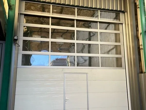 A loue local dépôt 350m2 avec une hauteur de 6m avec cour commune et clôturer excellent pour stockag