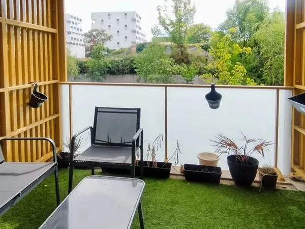 33 310 - T2 - Loué - Loggia