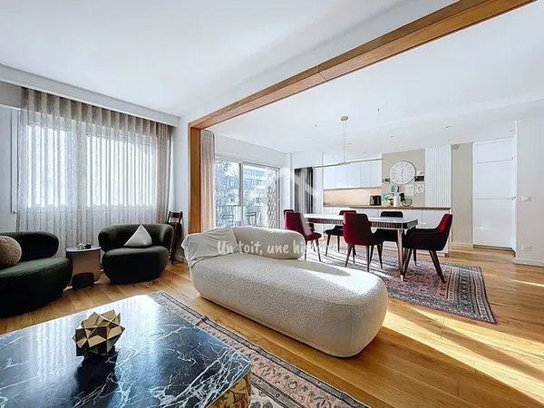Appartement Courbevoie 5 pièces 104 m2 + balcon + cave + 2 emplacements de parking