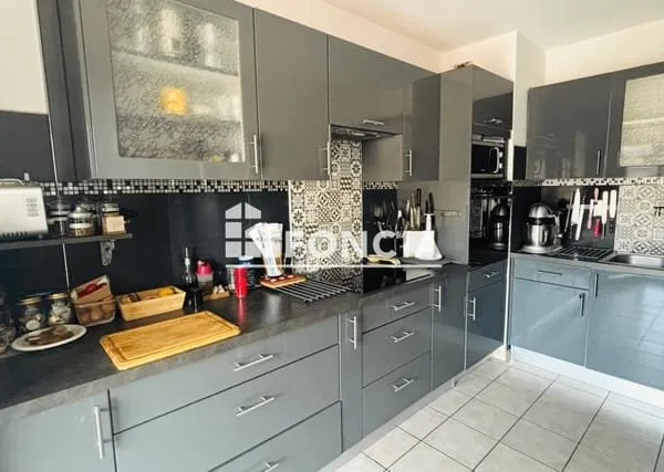 À vendre - Appartement T3 traversant récent avec deux terrasses parking proche commerces