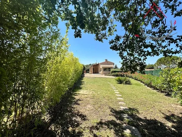 MAGNIFIQUE VILLA AVEC PISCINE, SITUÉE SUR LA COMMUNE DE SAINT DIDIER