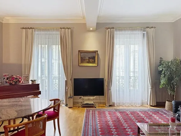 Avignon Intra-muros. Appartement 4 pièces 114m²