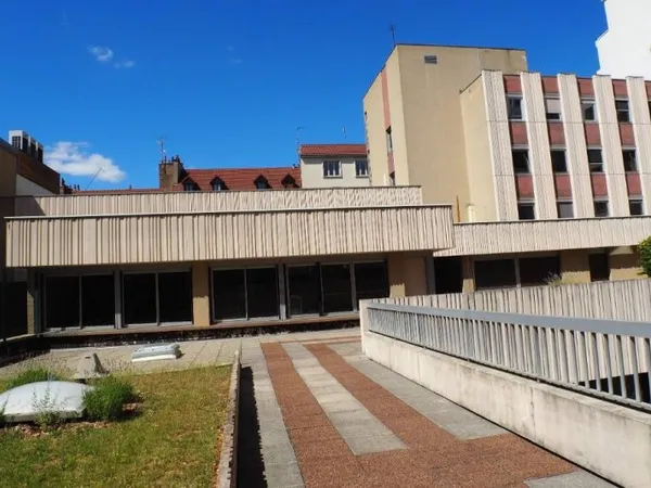 Local d'activité 82 m²