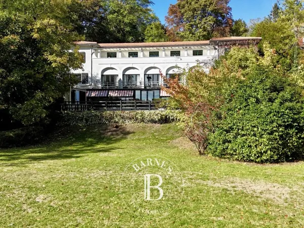 Fontainebleau - Propriété hôtelière de caractère - 800 m² - Vue imprenable sur la Seine