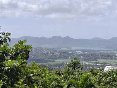 LAMENTIN BEAU TERRAIN 1500m² EN PENTE BELLE VUE DEGAGEE