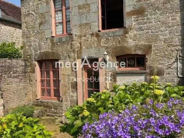 Maison en pierre 4 chambres, grand garage, jardin