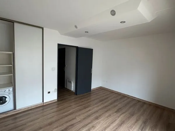 Studio rénové - Résidence Seniors Les Hespérides - 95 000