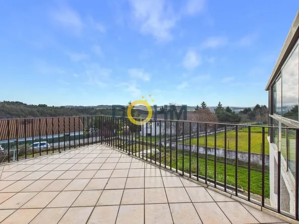 Maison de 82 m2 sur parcelle de 1096 m2.