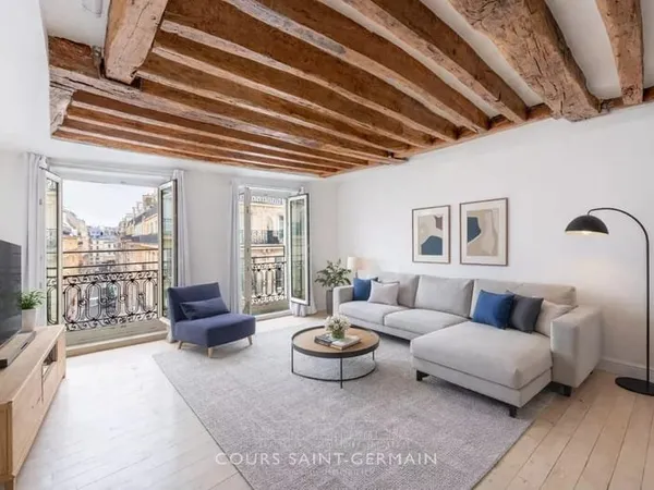 Rue Montmartre - 5e étage avec ascenseur, lumière et cachet