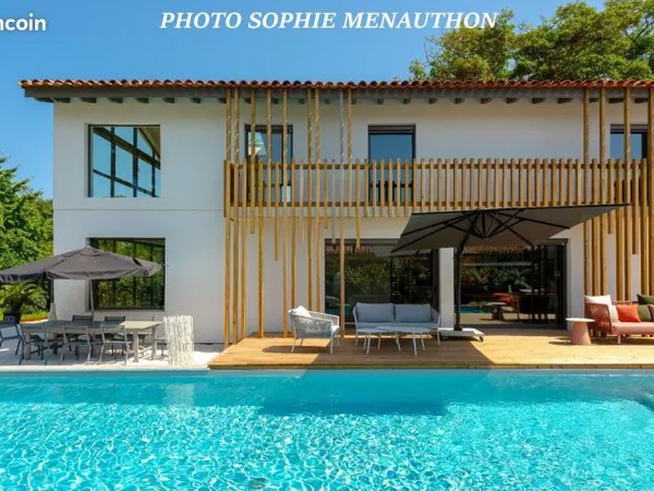 Villa 8 pièces 300 m²