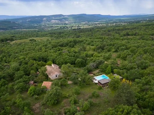 Maison 10 pièces 335 m²