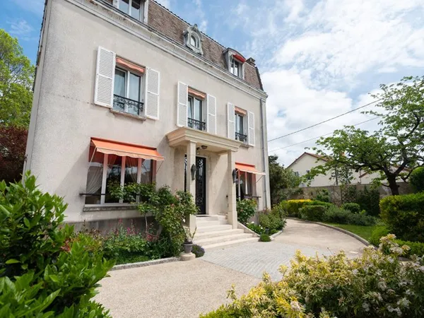 Maison 9 pièces 213 m²