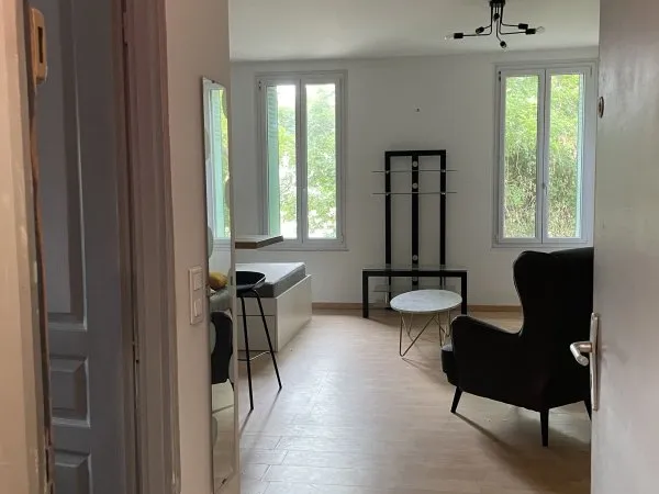 CHEVAL BLANC 84460 Appartement T1 bis à louer