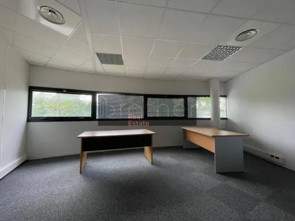 Bureaux 706 m²
