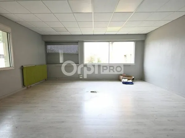 Bureau 200 m²
