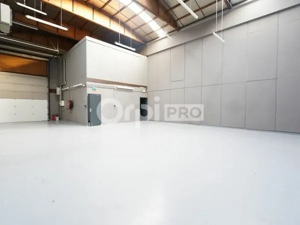 Local d'activité 206 m²