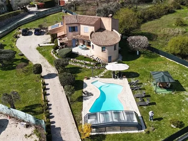 LA GAUDE - Maison 4 pièce(s) 154 m2 avec Piscine