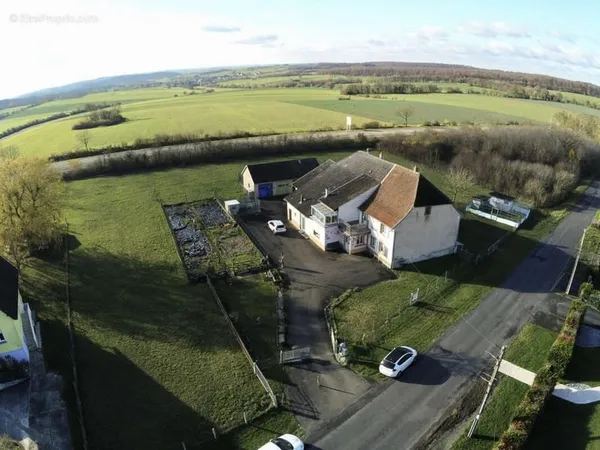 Charmante maison individuel et familiale 290m2 9 pièces BERG.
