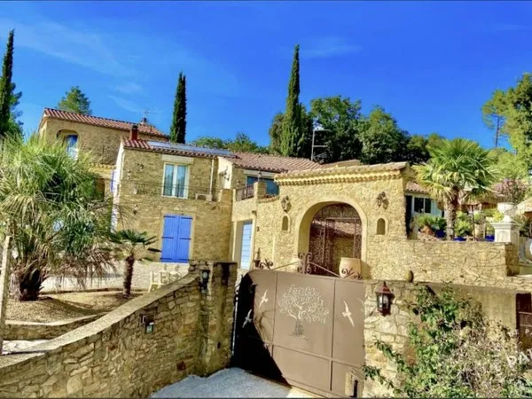 Maison 6 pièces 342 m²