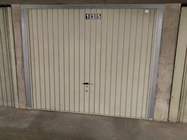 Box fermé et sécurisé avec rangements