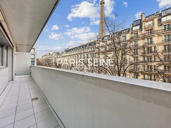 **BAIL CODE CIVIL**SUFFREN**ÉLÉGANT 3 PIÈCES MEUBLÉ**2 CHAMBRES**2 BALCONS**TRAVERSANT ET LUMINEUX**