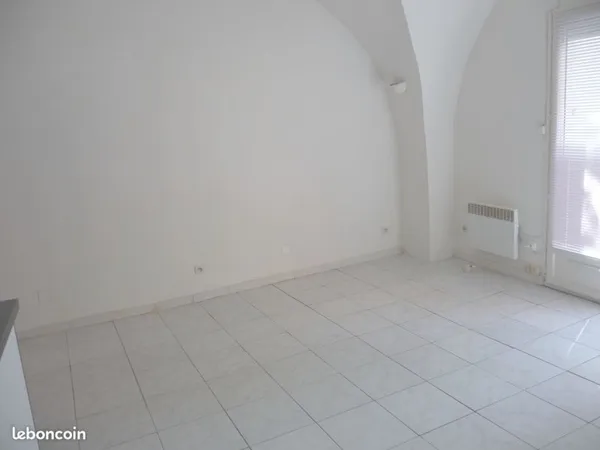 Studio lumineux RDC 26m² + cellier 3m2 Mireval