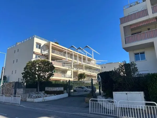 LANTERNE - STUDIO - balcon - lumineux parking