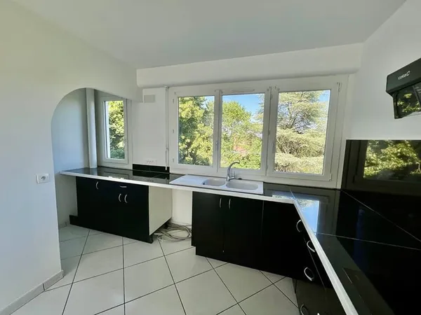 Appartement lumineux ,entièremennt renové avec gout est pret à vous accueillir !