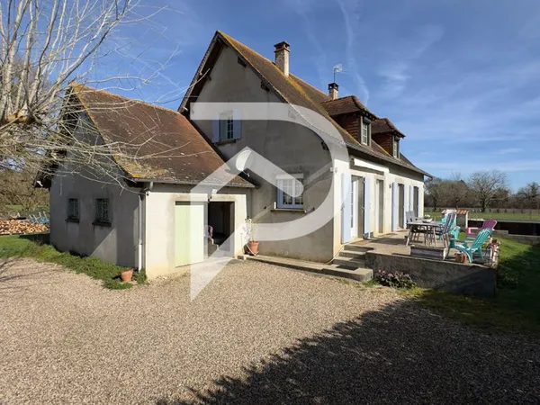 Périgourdine avec piscine et dépendance 160 m² et 8125m² de terrain