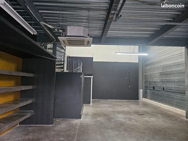 En ZFU local 100 m² + 50 m² de bureaux