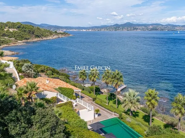 Villa pieds dans l'eau à la location - Saint-Tropez - Vue mer panoramique
