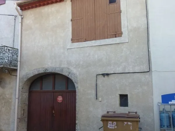 Place de stationnement dans garage fermé pour moto