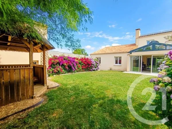 Maison 13 pièces 317 m²