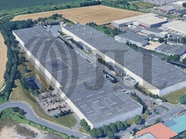 Entrepôt 7453 m²