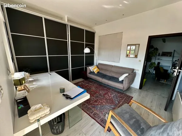 Investissement locatif - Pôle santé 98 m² loué - Mix professions santé & tertiaire - Rentabilité att