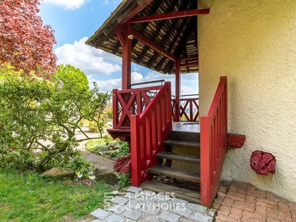 Ancien moulin meublé dans un environnement verdoyant