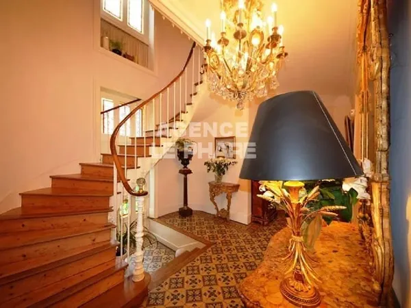 Maison 13 pièces 360 m²