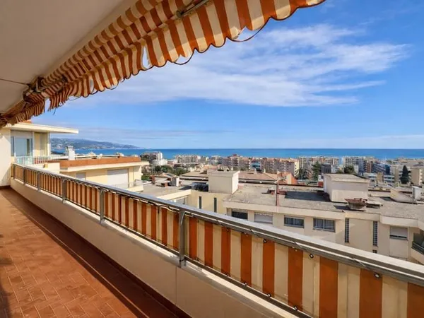 DERNIER ÉTAGE - 86,65M2 + 39M2 DE TERRASSE - ROQUEBRUNE