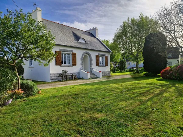 Maison néo-bretonne à vendre au Folgoët : charme, confort et humour garantis !