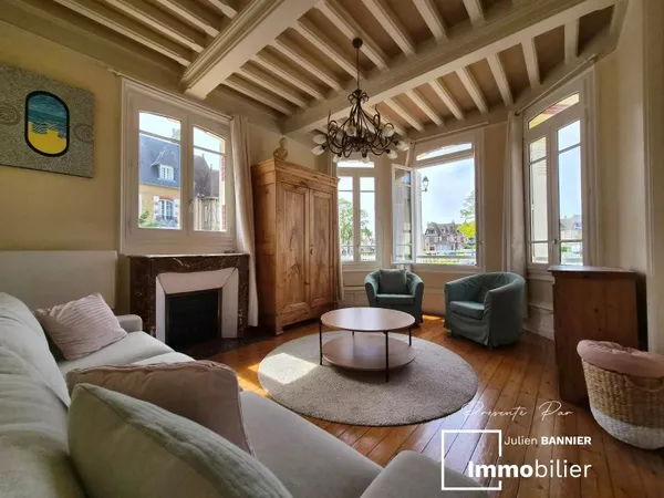 CABOURG PLACE DU GRAND HÔTEL – APPARTEMENT DE CARACTÈRE AVEC STATIONNEMENT, À DEUX PAS DE LA MER